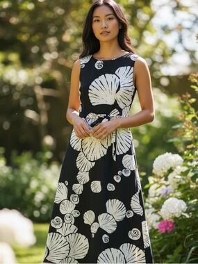 VINTAGE LIBERTY HOUSE BY MALIA HAWAIIAN BLACK AND WHITE SHELL PRINT MAXI DRESS